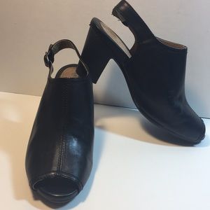 EarthOrigins Sydney black leather peeptoe heel  7M
